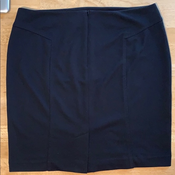 Black straight skirt - Picture 4 of 4